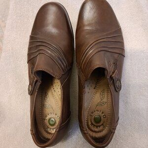 EARTH ORIGINS-STYLE RHODA- 8W- BROWN LEATHER BOOTIES- WELL TEK COMFORT SYSTEM